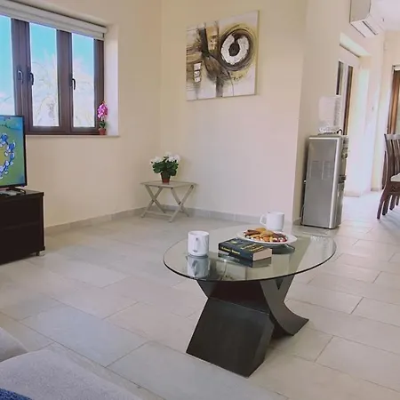 Ocean View * Paralímni